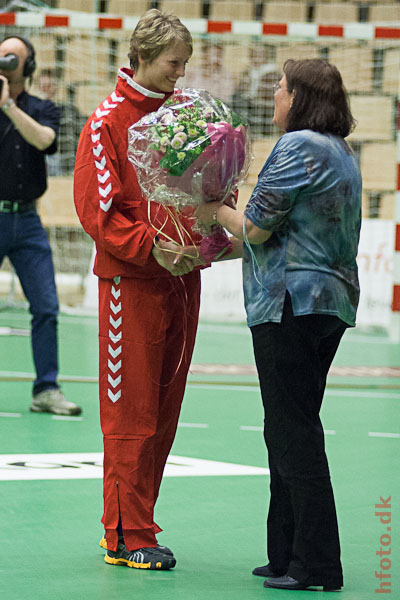 Lene Lund Nielsen.
Blomster til de 5 Viborg spillere, for at lyknske med Champions League sejren lrdag.