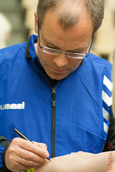 Jan Pytlick - der skrives autografer efter kampen.