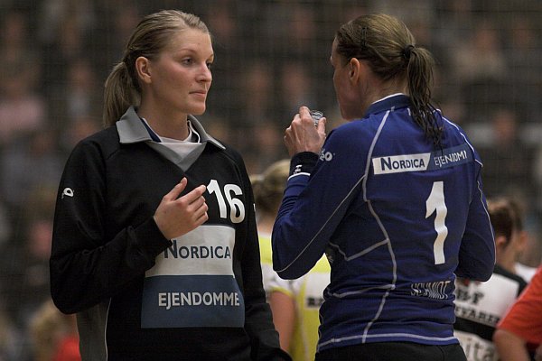 Timeout
Camilla Eriksen og Rikke Schmidt.