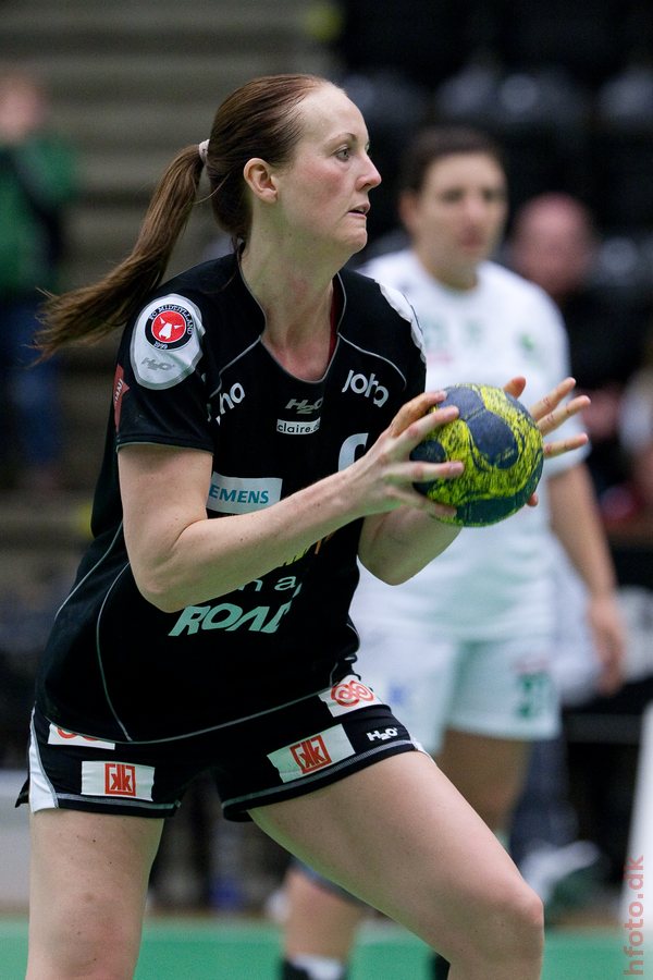 Mette Sjberg skyder straffe efter tiden er udlbet.
Ml vil sikre FCM en bedre indbyrdes mlscorer ved evt. pointlighed med Gyor.