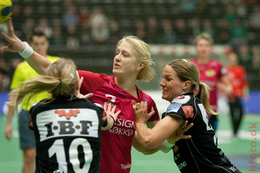 Rikke Erhardsen Skov, Gro Hammerseng.