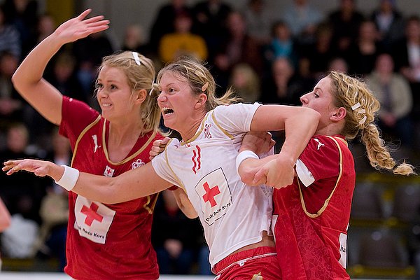 Lene Lund Nielsen dkket op af Mia Boesen og Lrke Mller.