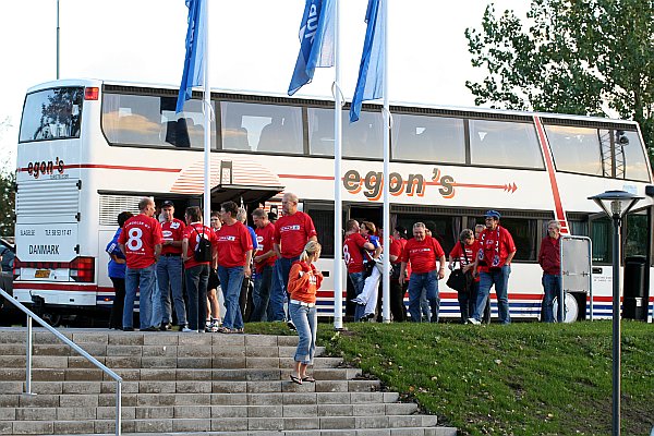 Pnt fremmde af Dream Team fans, nr man tnker p, at det var en onsdag aften (De er sent hjemme!). Tror faktisk der var flere, end der var Ikast fans til kampen i Viborg!