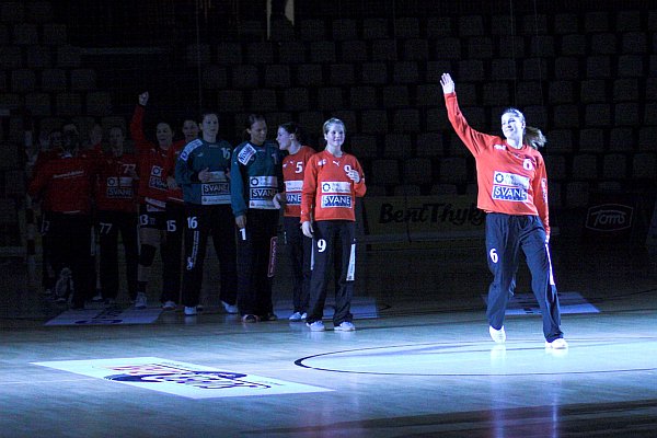 Prsentation af Horsens' spillere.
Ligadebut til Rikke Skaarup.