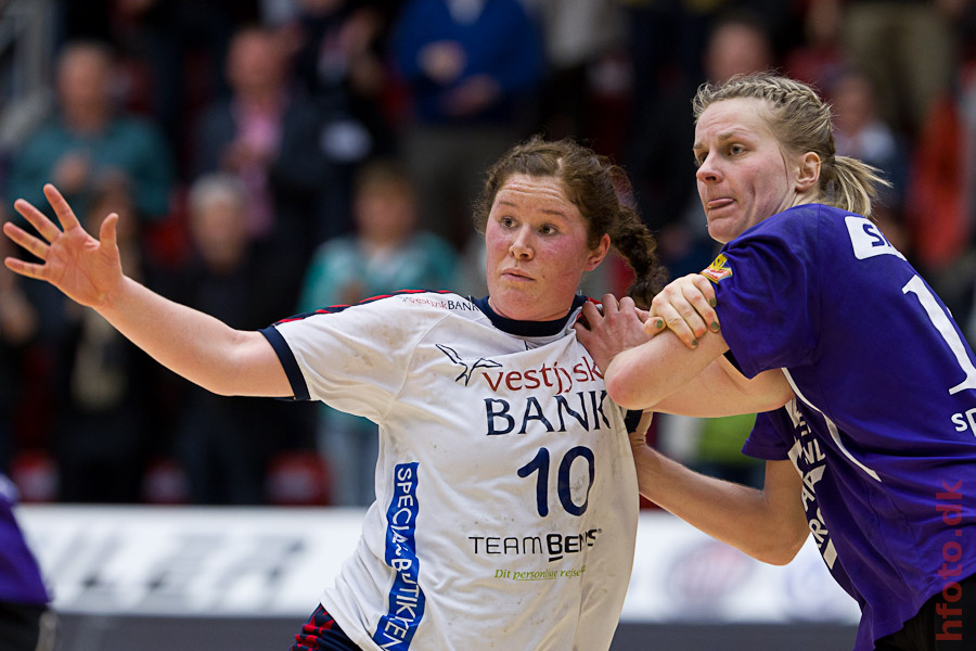 Mette Gravholt, Nina Wrz