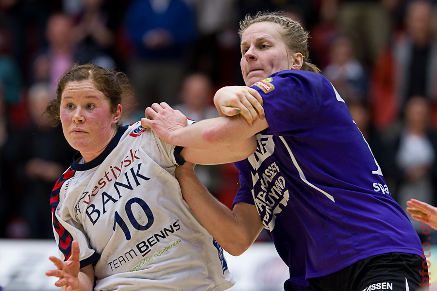 Mette Gravholt, Nina Wrz