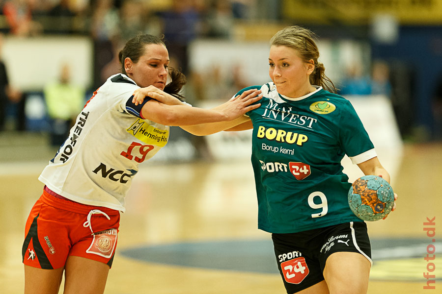 Ana Radovic, Isabelle Gulldn